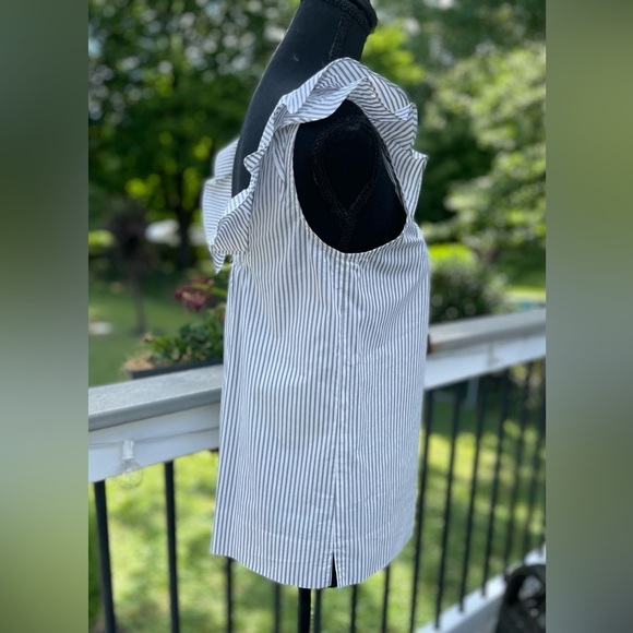 J Crew  - seersucker ruffle top - size 0 - Picture 4 of 9